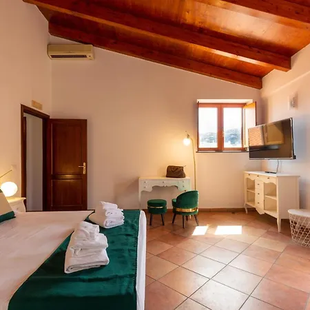 Rossy House *