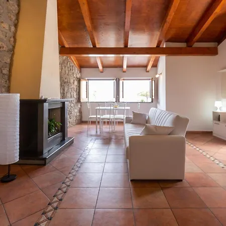 Rossy House Apartment *